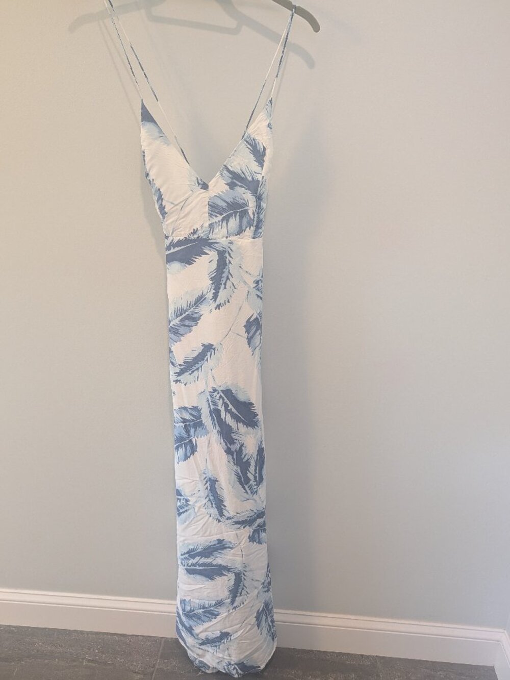 Lulus Float Sweetly Blue and White Feather Print Lace-Up Maxi Dress M